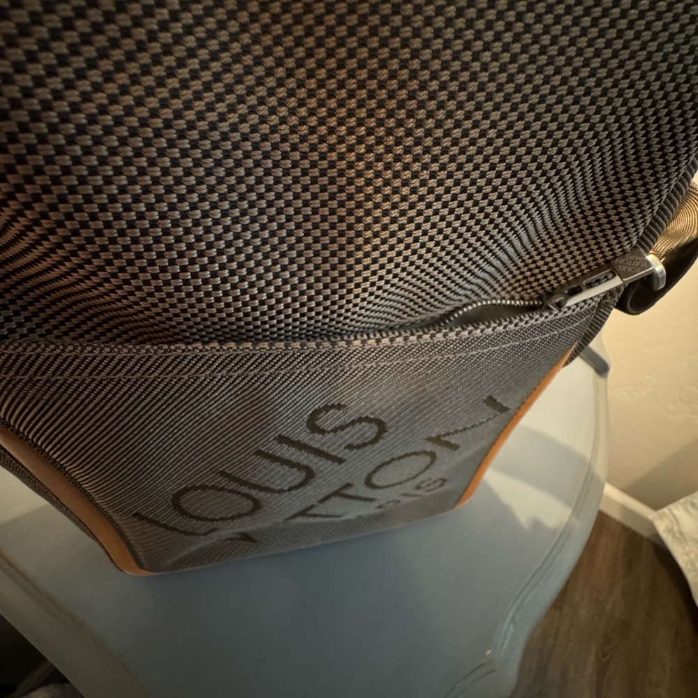 Louis Vuitton Black and Silver Zippered Canvas bag - Picture 4 of 9